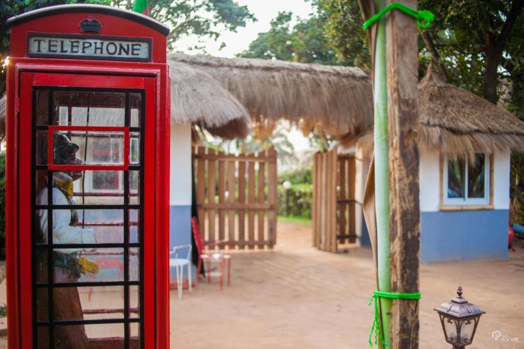 Village Noah Yaoundé Eksteriør billede